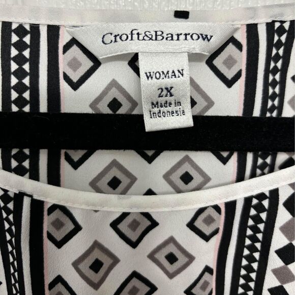 Croft & Barrow plus size 2x top white black pink brown triangles - Picture 3 of 4